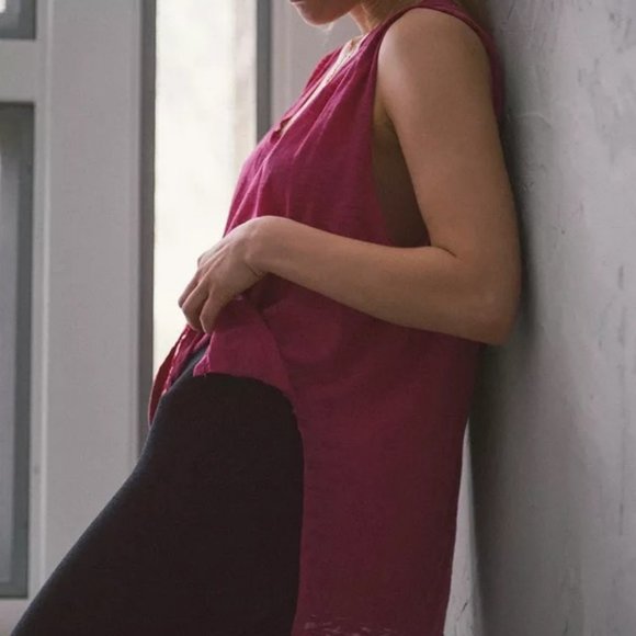 NWT Urban Outfitters Aimee Pleated Burnout Berry Pink Tank Top L - Picture 2 of 4